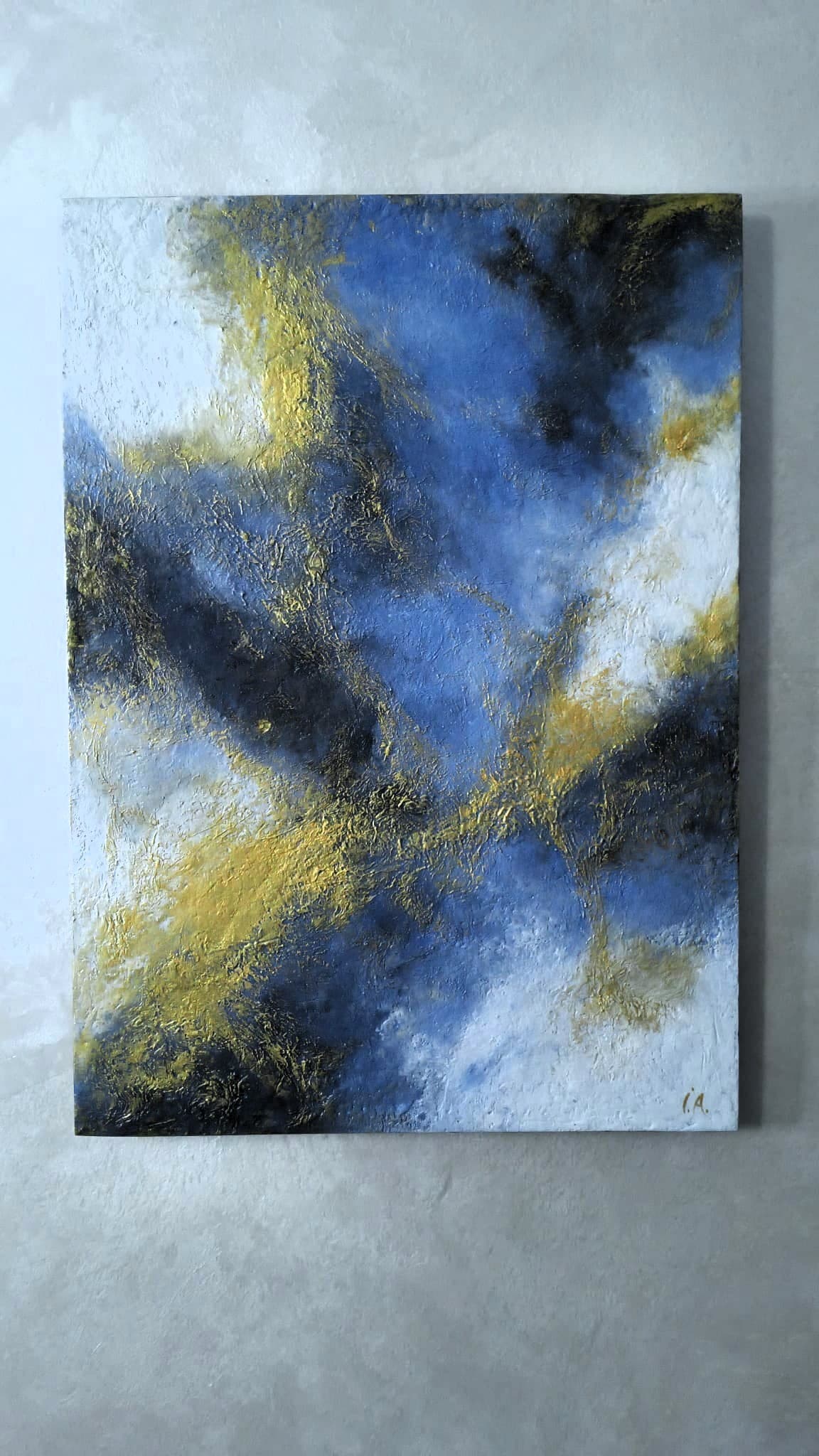 Tablou abstract albastru cu auriu 56x40 cm –pictură texturată, semnată — image 3